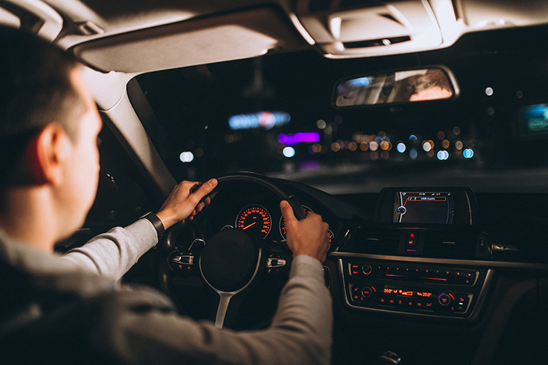 Как вести себя ночью за рулем начинающему водителю?